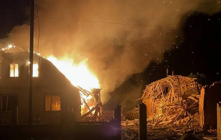 Нічна атака дронів РФ по Сумщині: поранені, руйнування та люди без світла