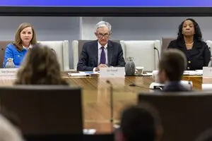 Беспрецедентный случай: Трамп пытается уволить члена Совета управляющих ФРС — что известно