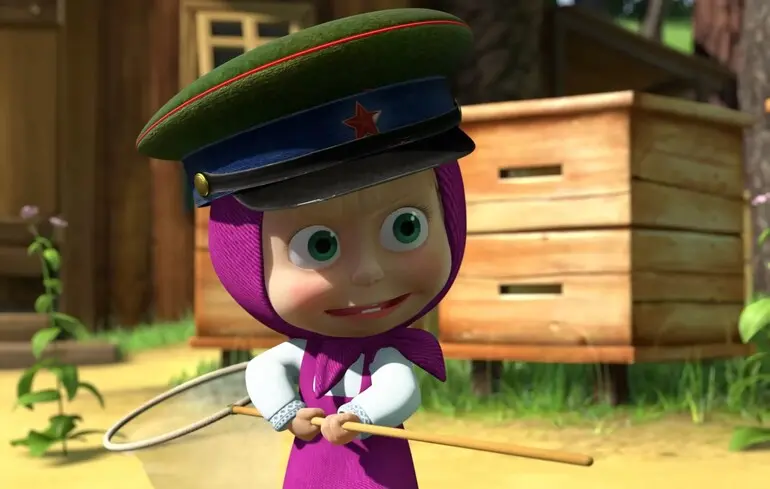 Фрагмент из мультфильма "Маша и медведь", где Маша в шляпе НКВД.