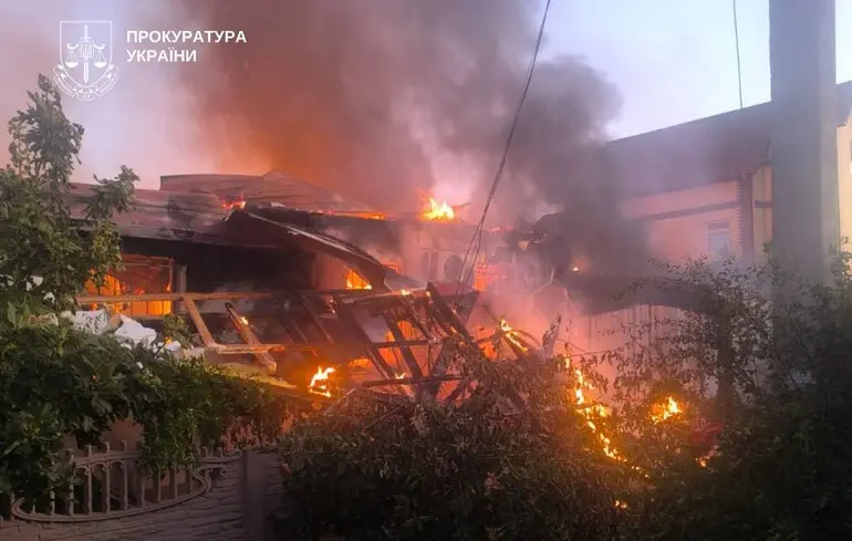 Россия нанесла удары по Херсону: погибла женщина, трое раненых