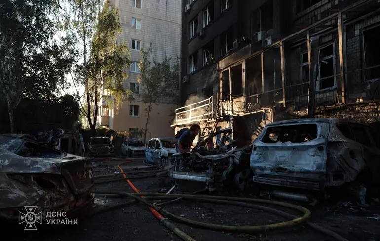 В Киеве после обстрела перекрыли некоторые улицы и изменили маршруты транспорта: список