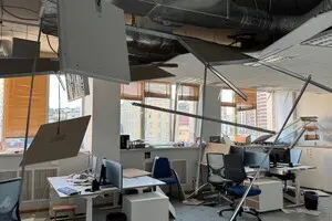 Росіяни під час обстрілу Києва пошкодили будівлю місії ЄС: фото з місця