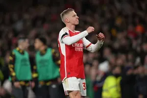 Французский клуб работает над трансфером Зинченко — СМИ