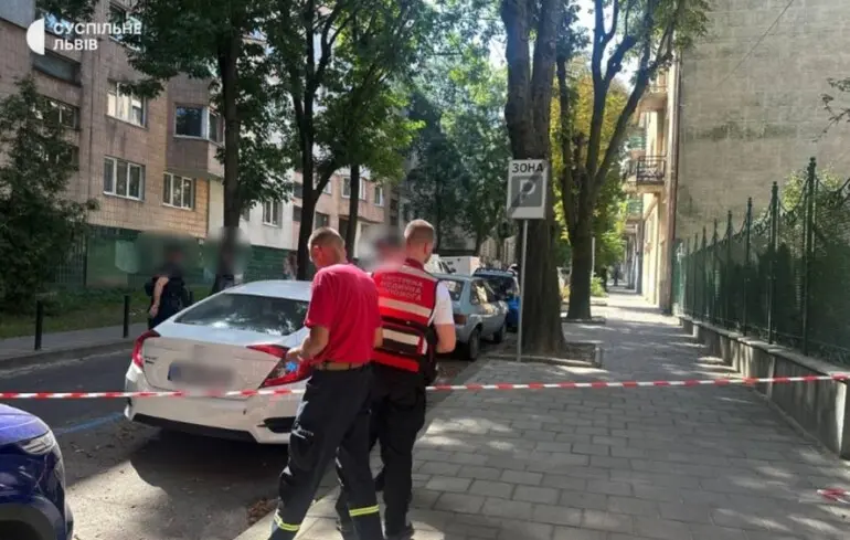 Фото з місця вбивства Андрія Парубія