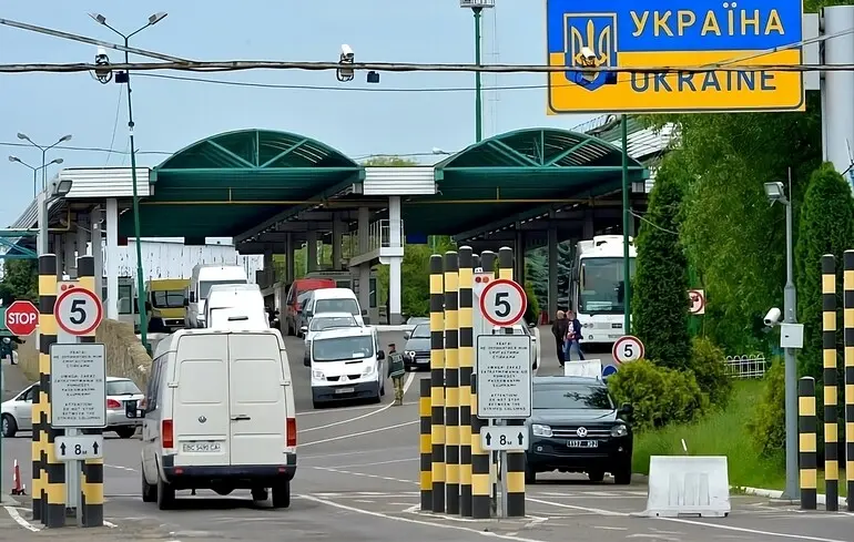 Пограничники фиксируют въезд молодых мужчин 18–22 лет в Украину