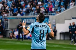 Украинский нападающий оформил победный хет-трик за европейский клуб