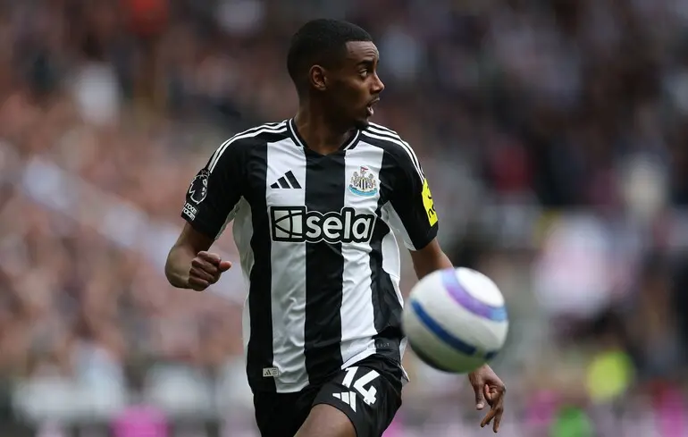 Александер Исак