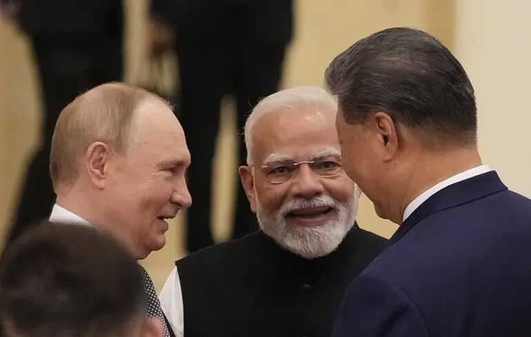 Путина все больше принимают на международной арене, Трамп ослабил 