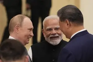 Путина все больше принимают на международной арене, Трамп ослабил 