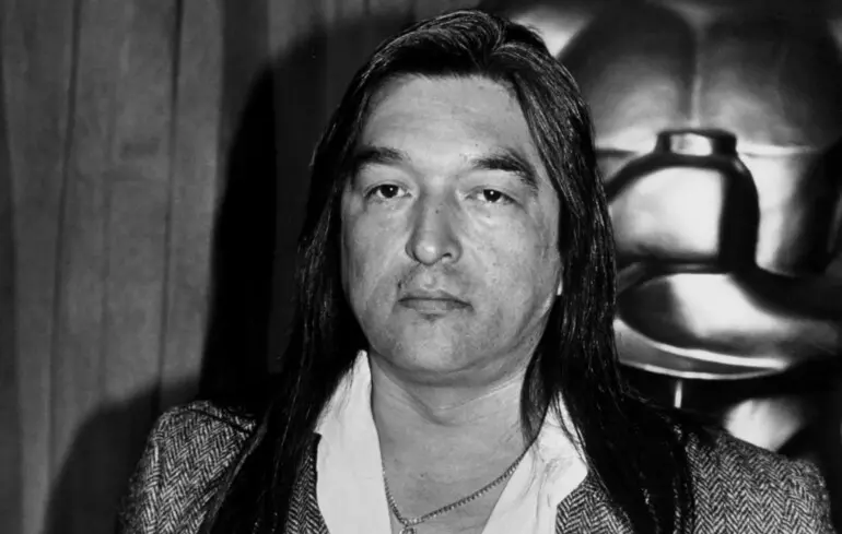 Актер Грэм Грин является представителем коренных народов Онейда.