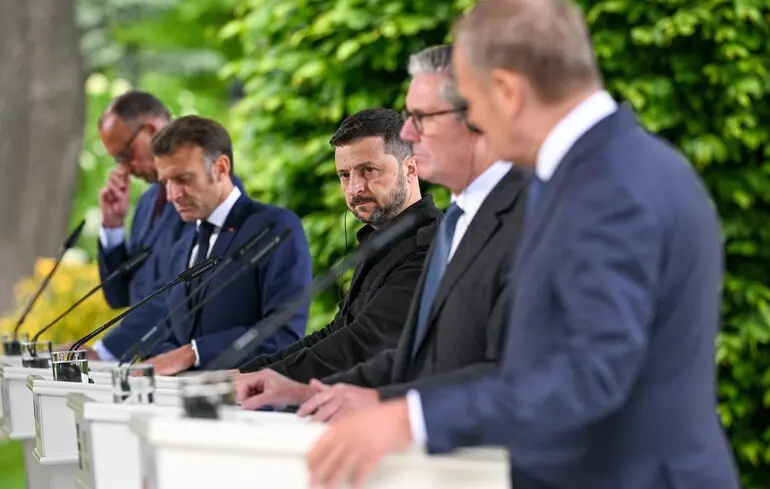 Три групи щодо відправки військ в Україну: як розділилися учасники зустрічі у Парижі — FT