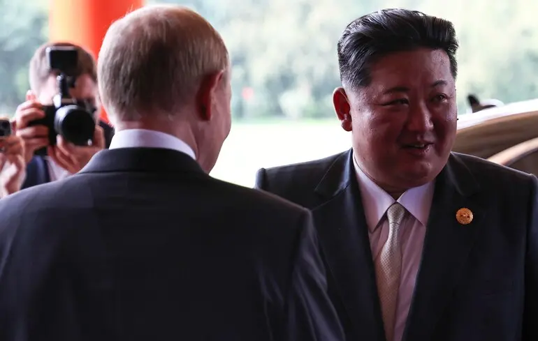 Reuters: Спецслужби КНДР ретельно прибрали кімнату перемовин Путіна та Кіма, аби приховати будь-які підказки про стан його здоров'я