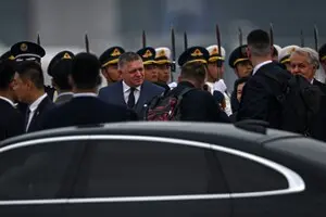 Сі Цзіньпін похвалив Фіцо і доручив йому просування Китаю у Євросоюзі