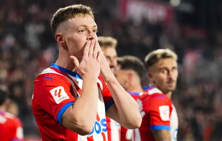 Звездный футболист сборной Украины не попал в заявку на матч против Франции