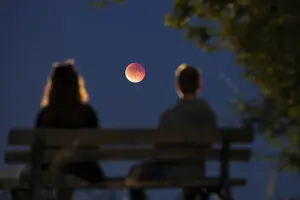 Місячне затемнення 2025: як виглядав «Кривавий Місяць» з різних куточків світу