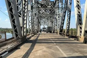 Автомобільний рух мостом у Кременчуці відновили