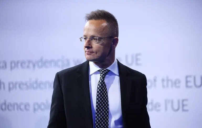 Сийярто: Трамп не просил Венгрию прекратить покупать нефть у РФ