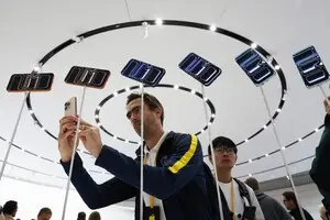 Переклад у навушниках, найтонший iPhone і супутниковий зв'язок на годиннику: головне з презентації Apple