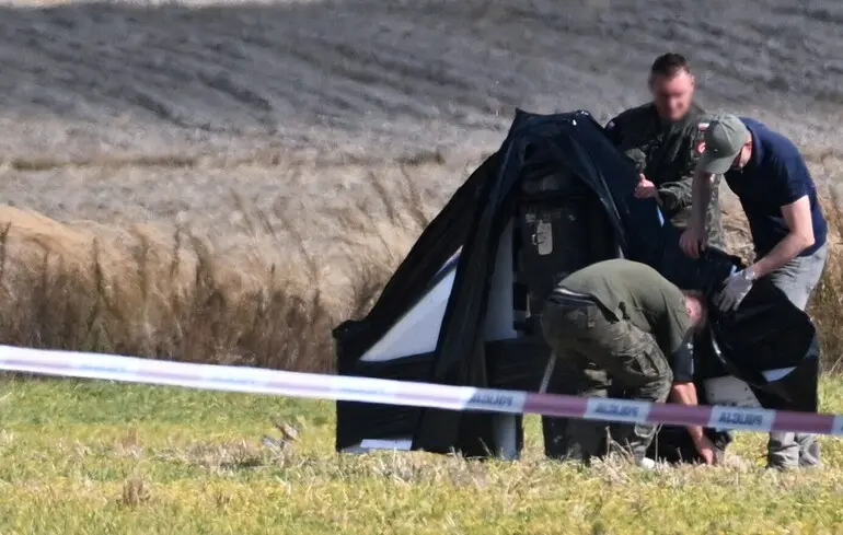 Польские войска территориальной обороны на месте падения российского беспилотника в селе Вогин в восточной Польше / 10 сентября 2025 года