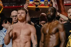 Альварес — Кроуфорд: букмекери зробили прогноз на мегафайт за звання абсолютного чемпіона світу