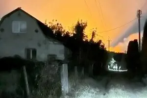 Пасажири міжнародного поїзда були терміново евакуйовані через вибухи боєприпасів на Київщині