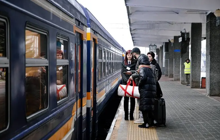 На Київщині внаслідок надзвичайної події  пошкоджено залізницю, в КОВА розповіли, що сталося із пасажирами