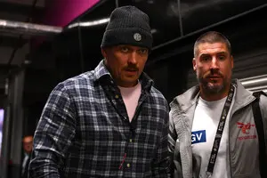 Усик сыграл в благотворительном футбольном матче в Португалии