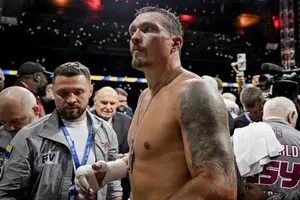 Усик лишился статуса лучшего боксера мира