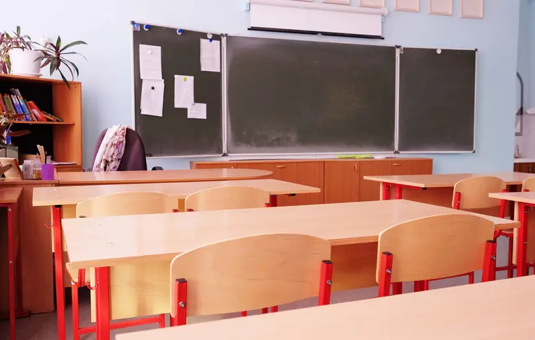 Образовательный омбудсмен объяснила, должны ли родители сдавать деньги в фонд класса