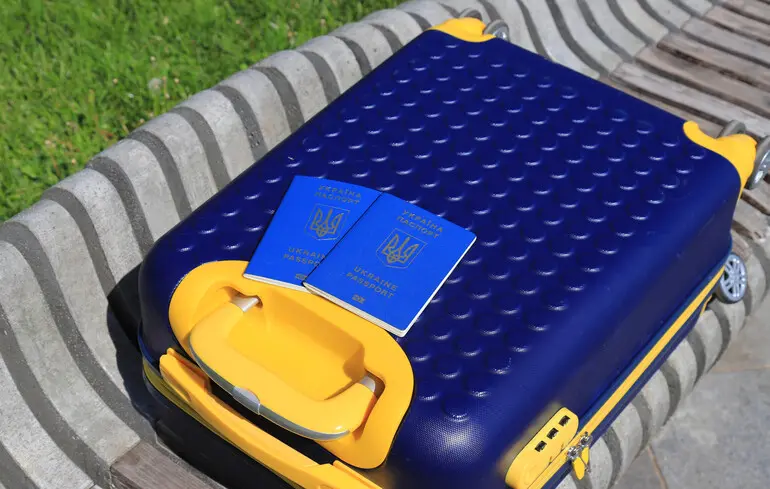 Совет ЕС принял рекомендацию об изменении правового статуса украинцев в странах Союза