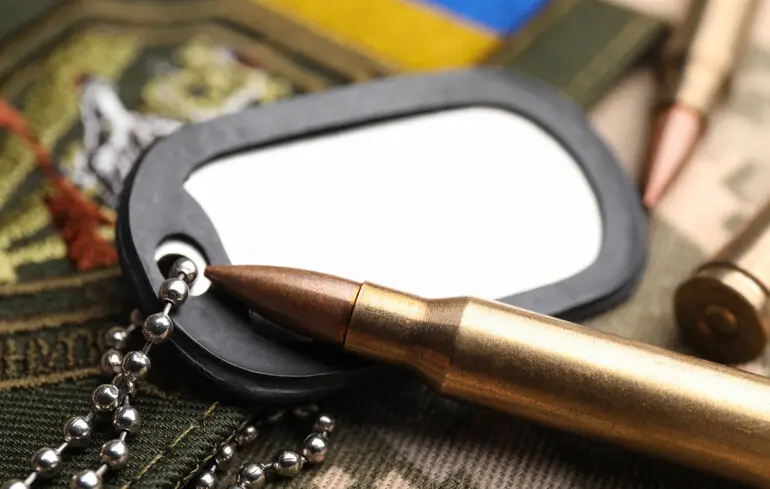 Більш як половина повнолітніх українців готові за потреби зі зброєю в руках захищати Україну – опитування