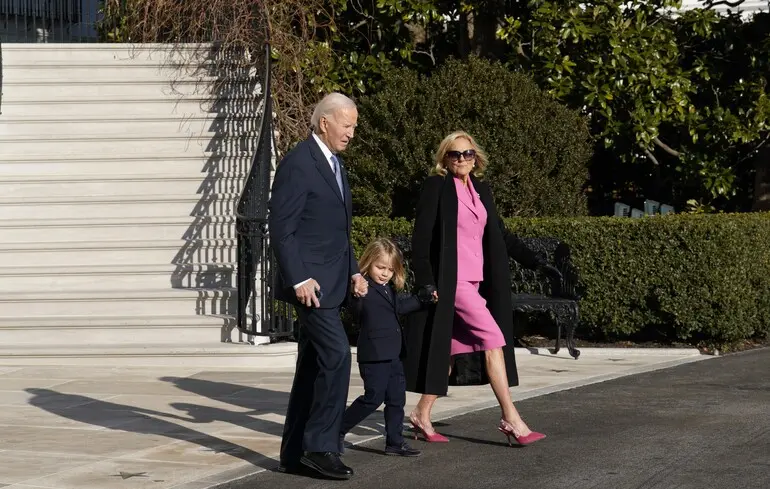 Джо Байден пытается заработать на своем президентстве: получается не очень