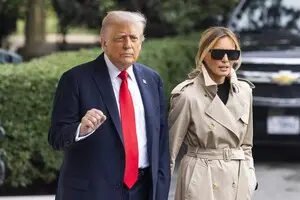 Дональд Трамп прибыл в Великобританию с женой и собственным вертолетом: как встретили президента