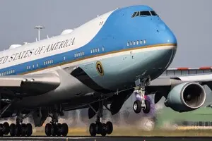 Президентський борт Трампа дорогою до Лондона мало не зіткнувся з пасажирським літаком