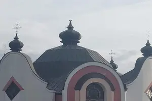 Думал, что изготовлен из серебра: в Польше разыскали мужчину, который срезал крест с украинского храма