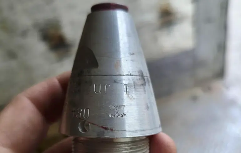 На позиціях окупантів українські військові знайшли детонатори зі свастикою