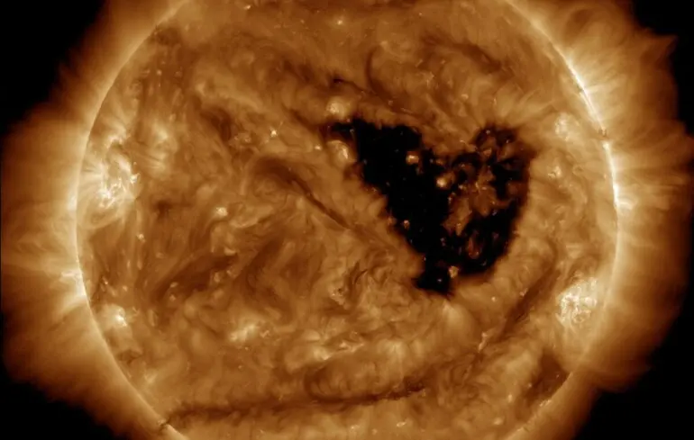 Так выглядело "сердце" Солнца 13 сентября 2025 года.