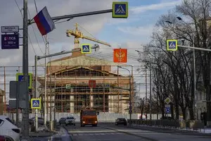 Российские оккупанты усиливают пропаганду и милитаризацию на ВОТ Украины 