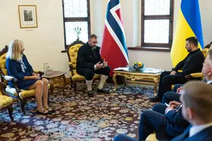 Послы трех стран начали работу в Украине