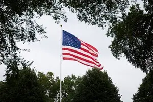 Голливуд, политики и правозащитники говорят о подавлении свободы слова после отстранения американского телеведущего