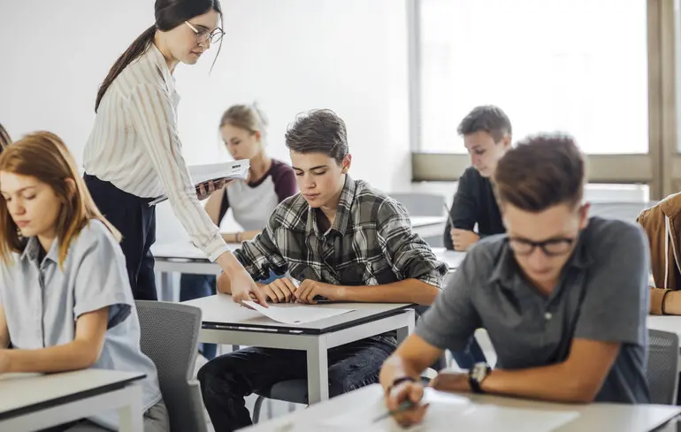 Фрагментарные знания вместо мышления: что на самом деле показали тесты НМТ-2025