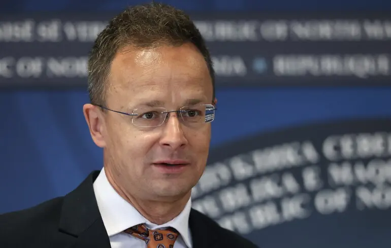 Сійярто повторив, що Угорщина не відмовиться від енергоносіїв РФ та назвав західноєвропейських чиновників “фанатиками”