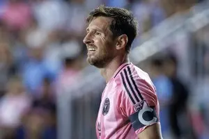 Месси поздравил Дембеле с завоеванием 