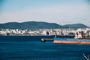 Морские и воздушные дроны атаковали Новороссийск, куда перебазировался Черноморский флот РФ