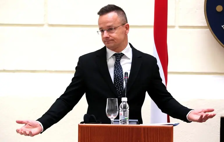 Угорщина не припинить купувати російську нафту, навіть якщо про це попросить Трамп — Сійярто