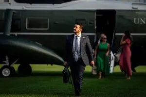 Самая громкая отставка с начала второго срока Трампа: один из соратников президента США покидает Белый дом — СМИ