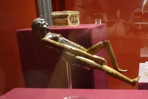 Рідкісну шарнірну теракотову ляльку римської епохи знайшли археологи в Іспанії 