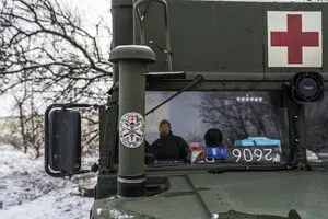 Кабмін підвищив зарплати медикам у прифронтових регіонах