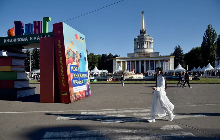 На ВДНХ открылась «Книжная страна»: более 400 событий и сотня издательств