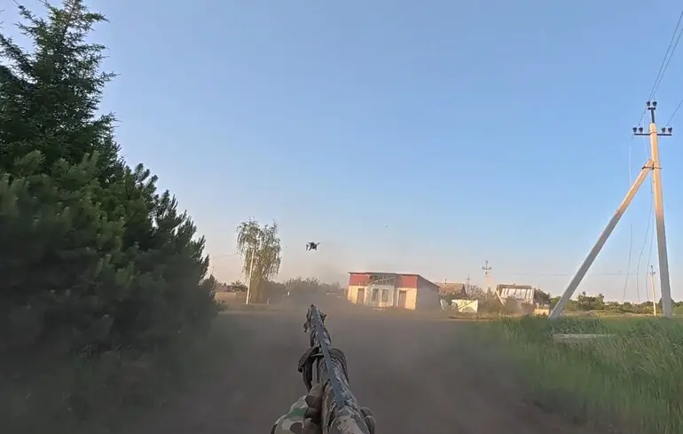 На Харківщині український воїн збив російський дрон, який атакував авто з бійцями